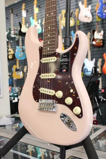Fender - Limited Edition American Professional II Stratocaster with Case - Shell Pink 2